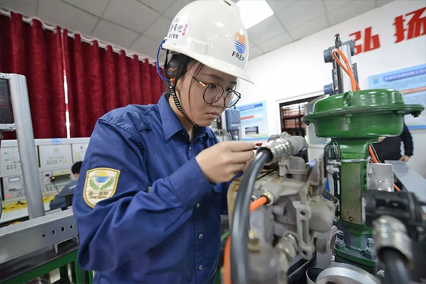 El trabajador de mantenimiento del instrumento se ha convertido en una de las ocupaciones más urgentes de China